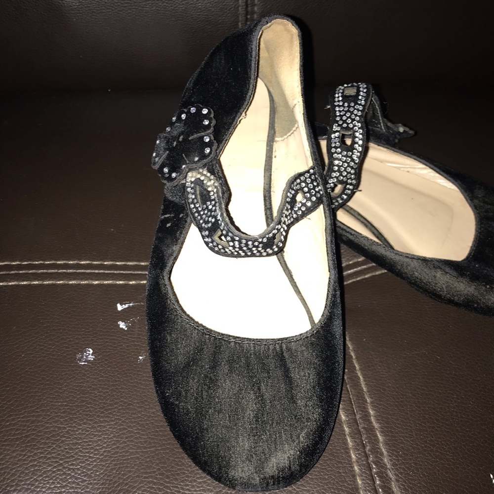 BLACK FLATS
